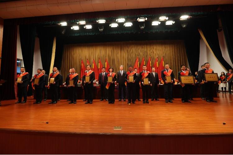 喜报！ 仙坛股份副总裁王清被牟平区委、区政府授予“2022年度优秀企业家”称号！ 仙坛股份被评为2022年度牟平区倍增培育高成长型先进企业！