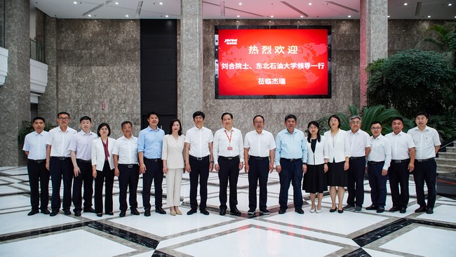 校企合作促发展|中国工程院院士刘合、东北石油大学党委书记付晓飞一行领导莅临杰瑞参观交流
