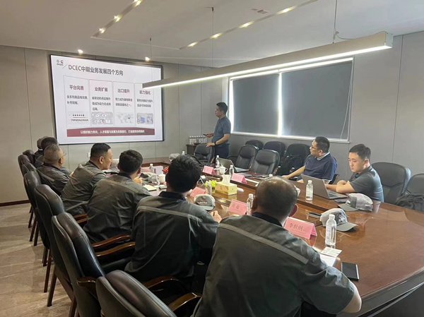 【密封科技】东风康明斯发动机有限公司总经理黄海涛一行到我司参观交流
