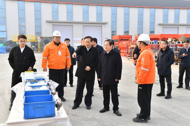山东省工信厅党组书记、厅长张海波一行莅临杰瑞考察调研