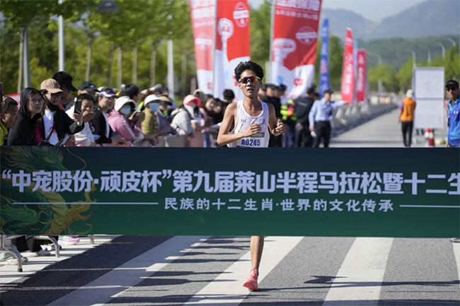 “中宠股份·顽皮杯”第九届莱山半程马拉松暨十二生肖马拉松·辰龙站燃情开跑