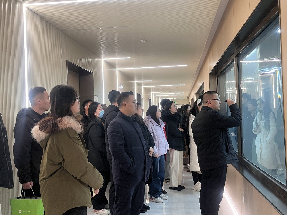 蓬莱区委组织部组织部分街道青年干部到民信食品参观学习