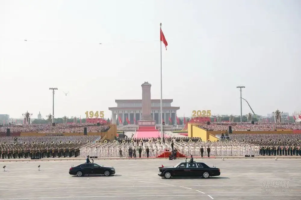 骄傲！驶过天安门的红旗检阅车，配套玲珑轮胎！